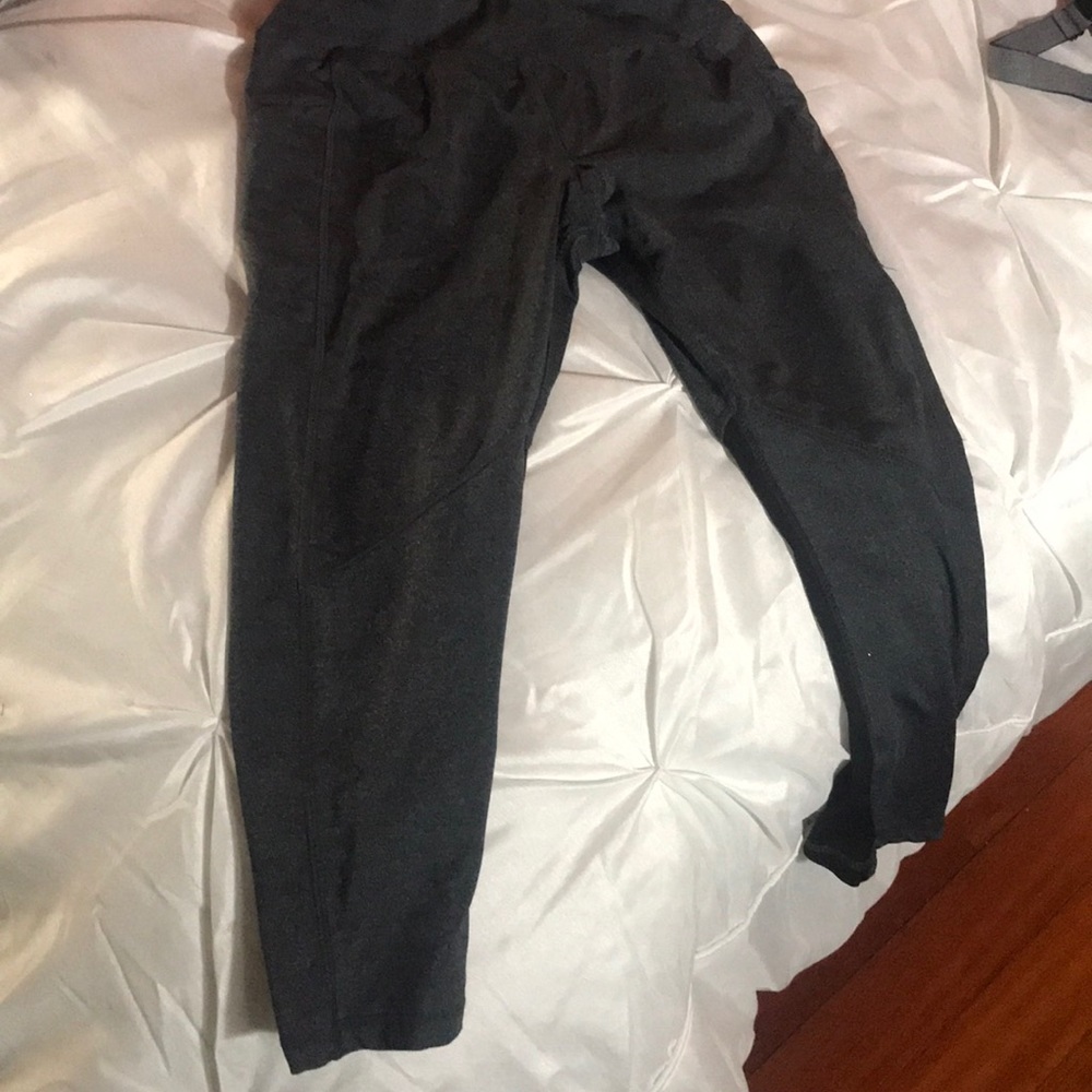 Grey leggings with side pocket